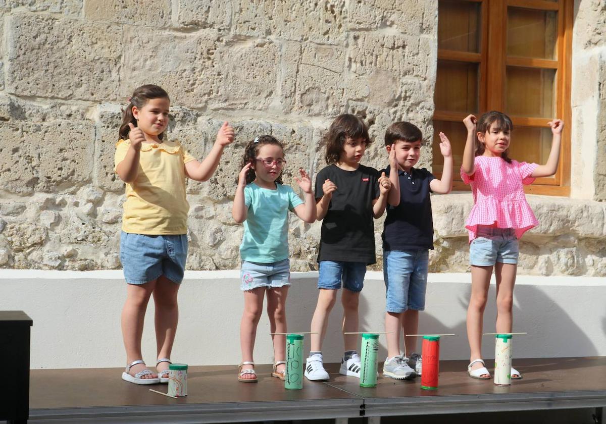 Los alumnos de 'Musicking', durante su actuación.