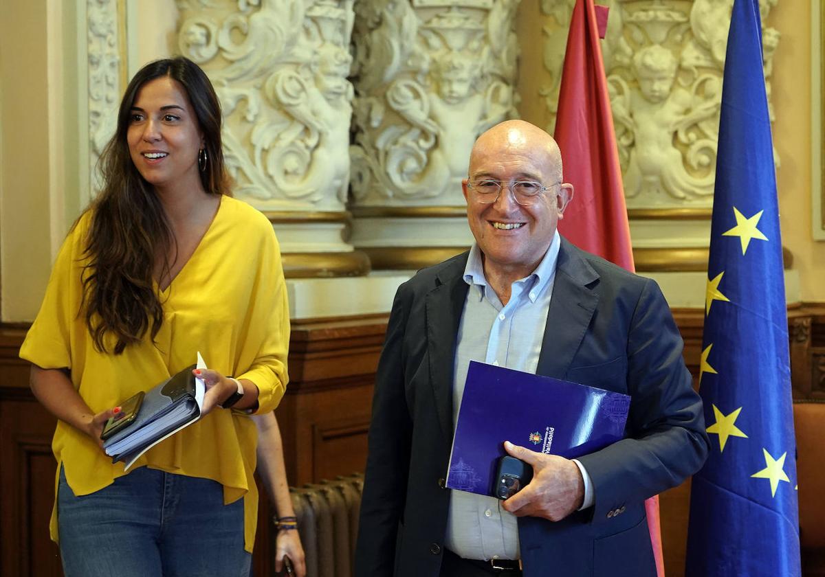 El alcalde y la concejala de Turismo, Eventos y Marca Ciudad, este jueves.