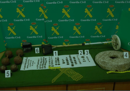 Monedas y piezas incautadas por la Guardia Civil de Valladolid en las dos operaciones.