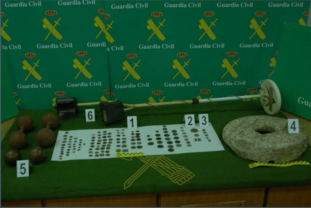 Monedas y piezas incautadas por la Guardia Civil de Valladolid en las dos operaciones.