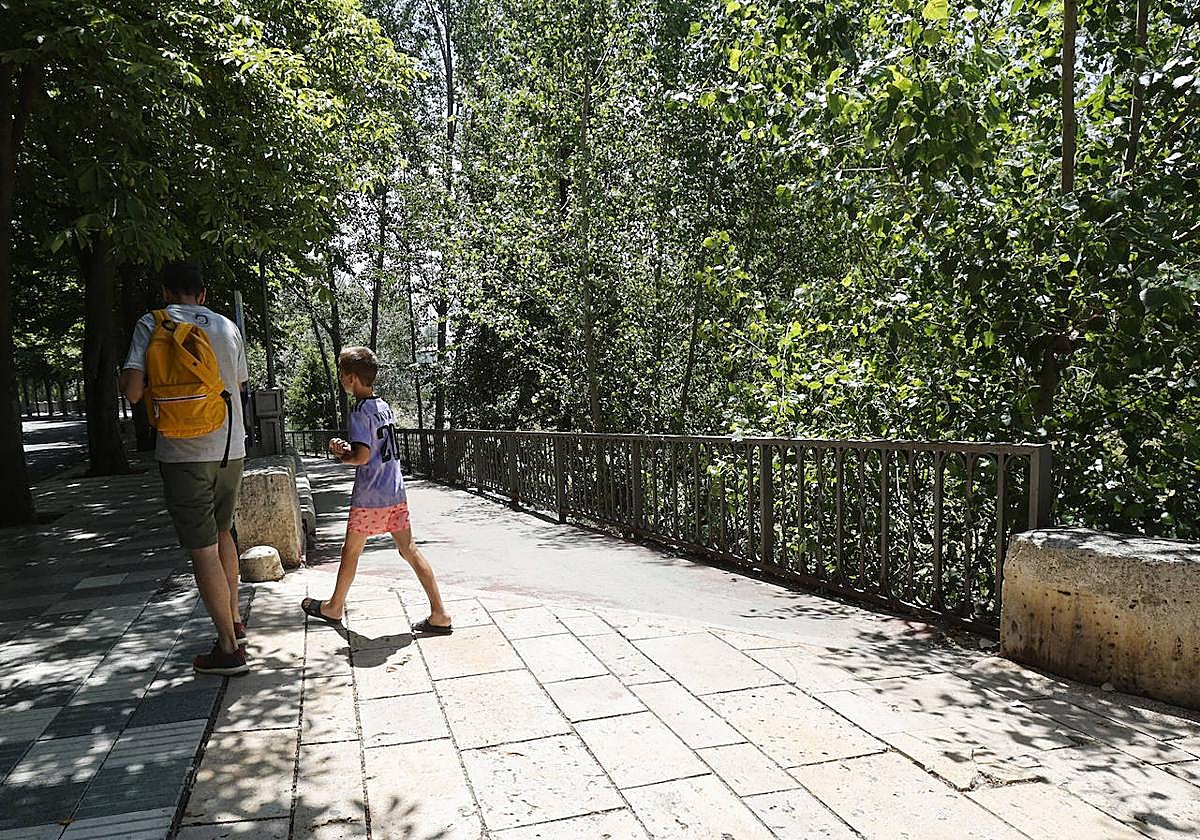 Rampa en Puentecillas que permite bajar hasta la orilla del río.