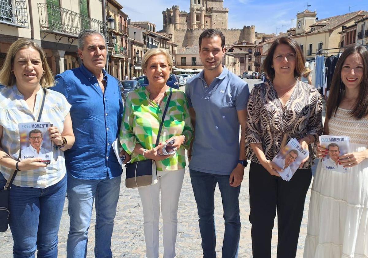 Integrantes de las candidaturas al Congreso y Senado del PP de Segovia, de campaña electoral en Turégano.