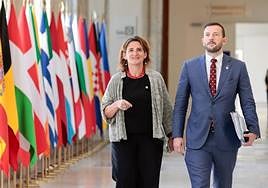 La vicepresidenta tercera de España, Teresa Ribera, y el comisario de Medio Ambiente, Océanos y Pesca, Virginijus Sinkevicius en Valladolid.