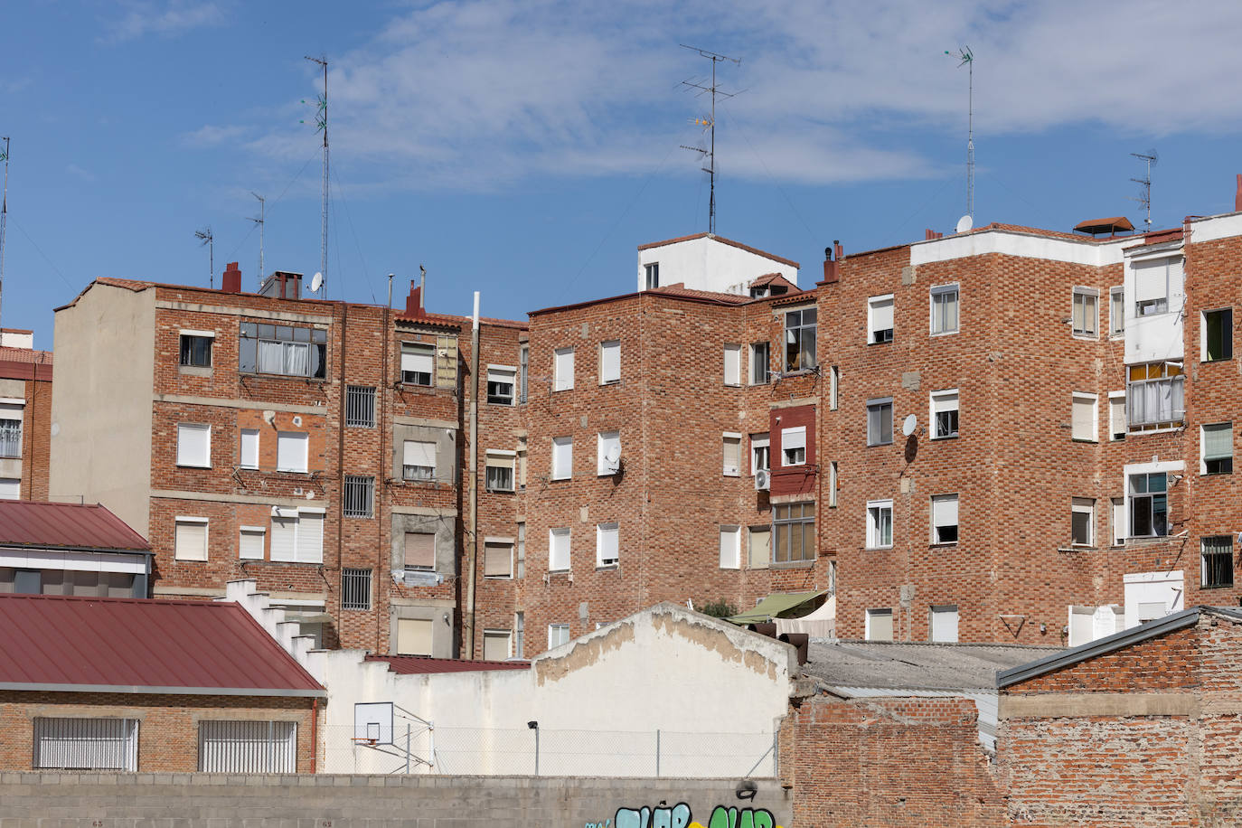 Un paseo en imágenes por la calle San Isidro