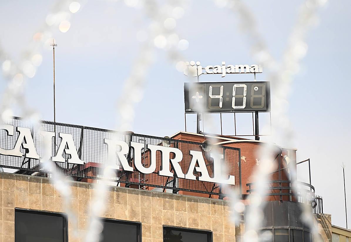 El termómetro de la plaza de Zorrilla marca cuarenta grados el pasado verano.