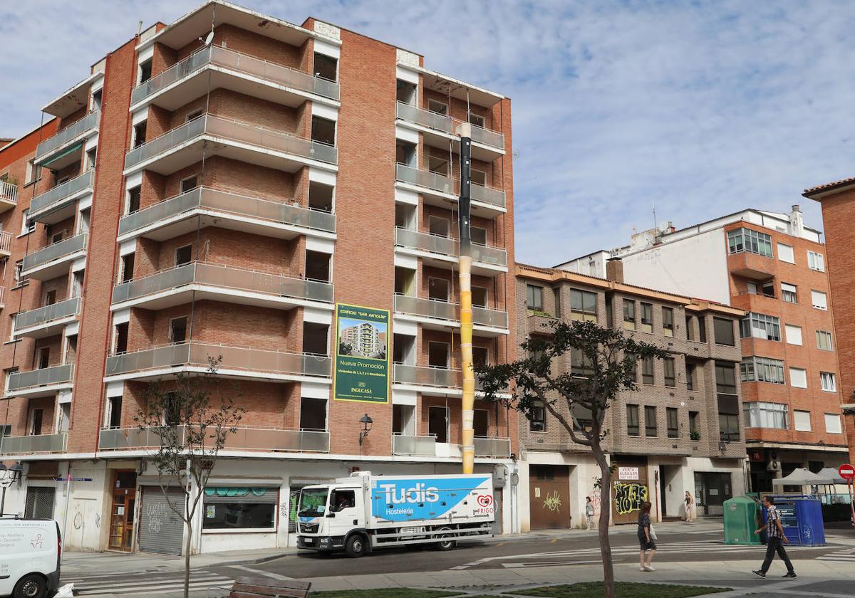 Promoción de viviendas en un edificio de la Plaza de San Antolín.