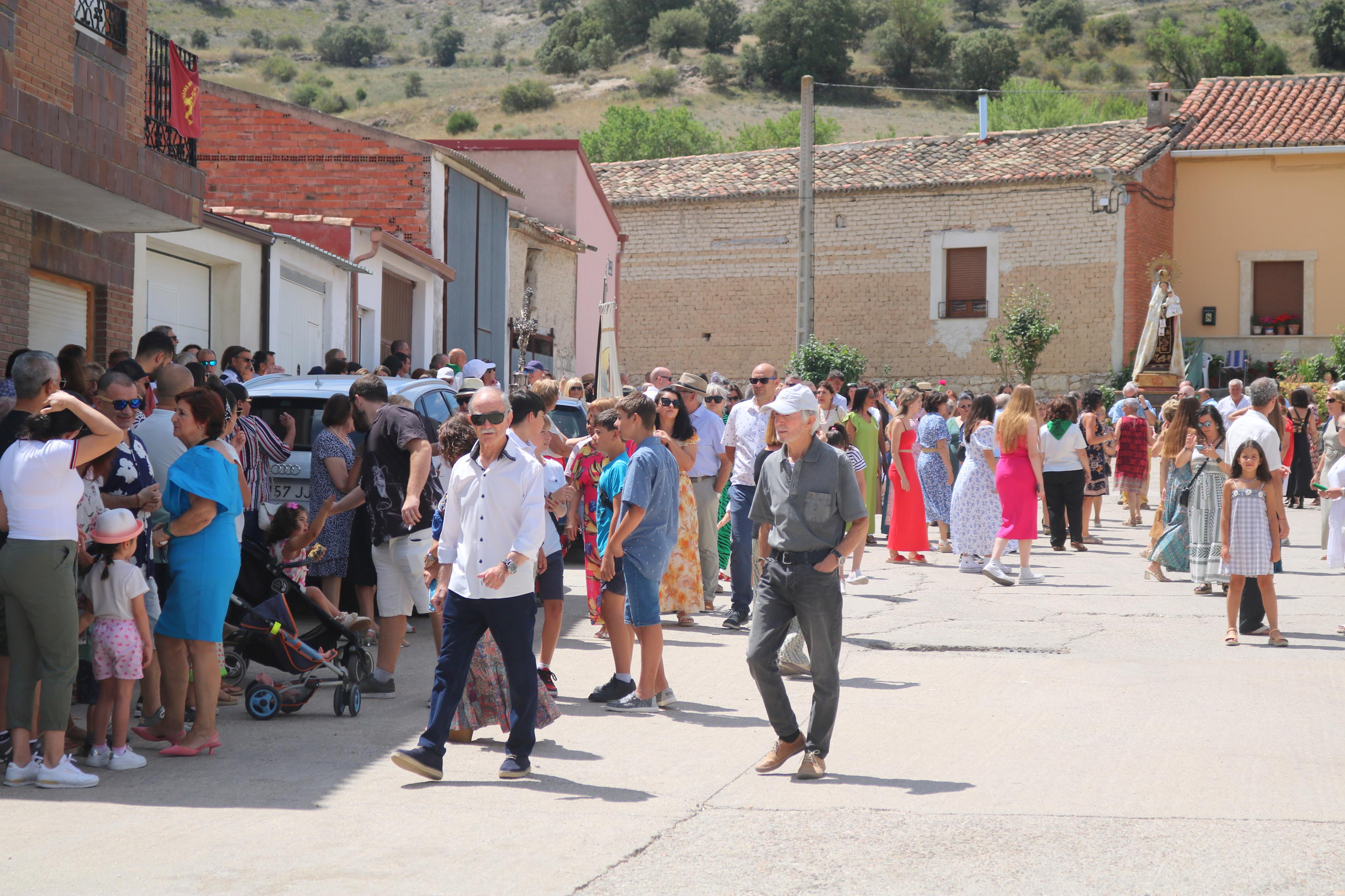 Cevico Navero se rinde a la Virgen del Carmen