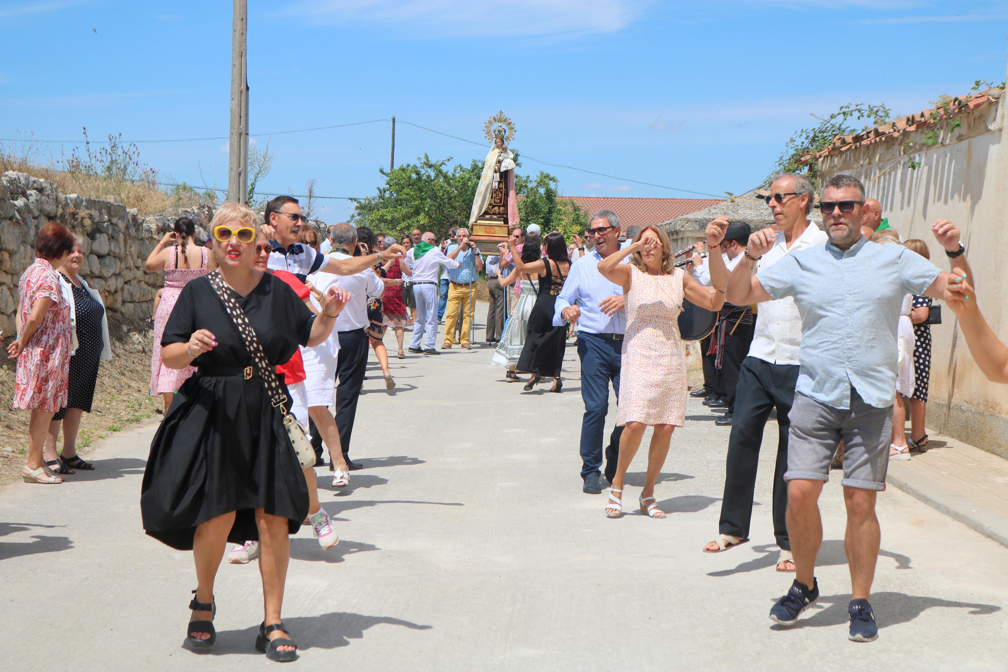 Cevico Navero se rinde a la Virgen del Carmen