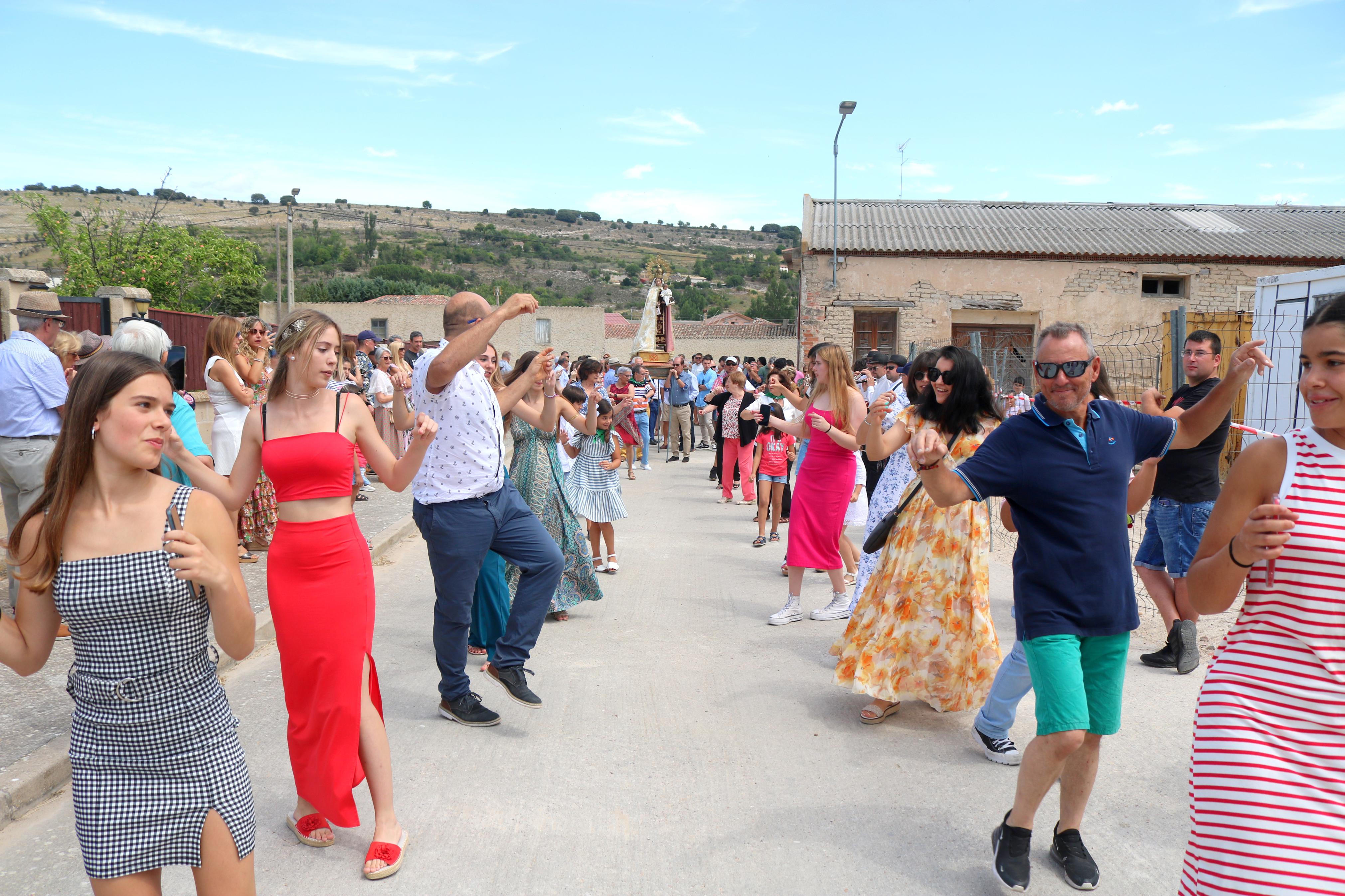 Cevico Navero se rinde a la Virgen del Carmen
