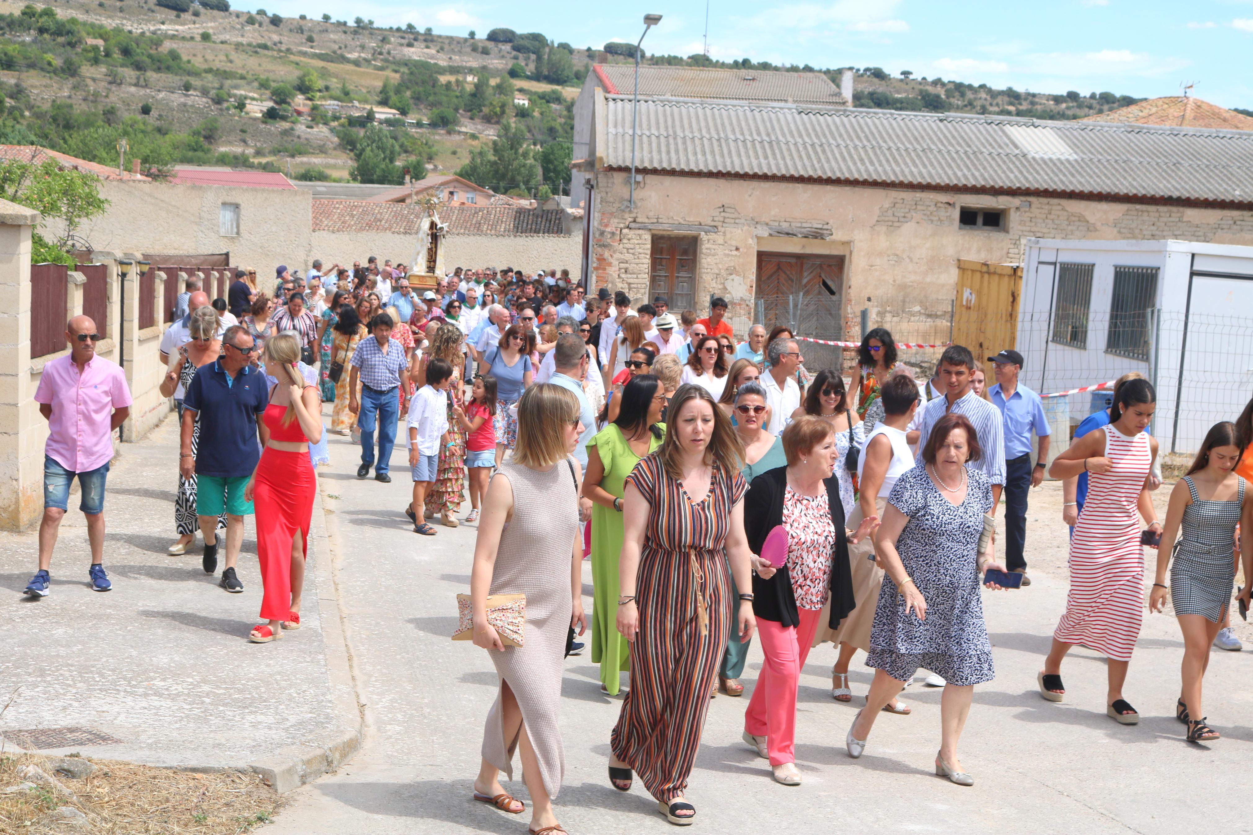 Cevico Navero se rinde a la Virgen del Carmen