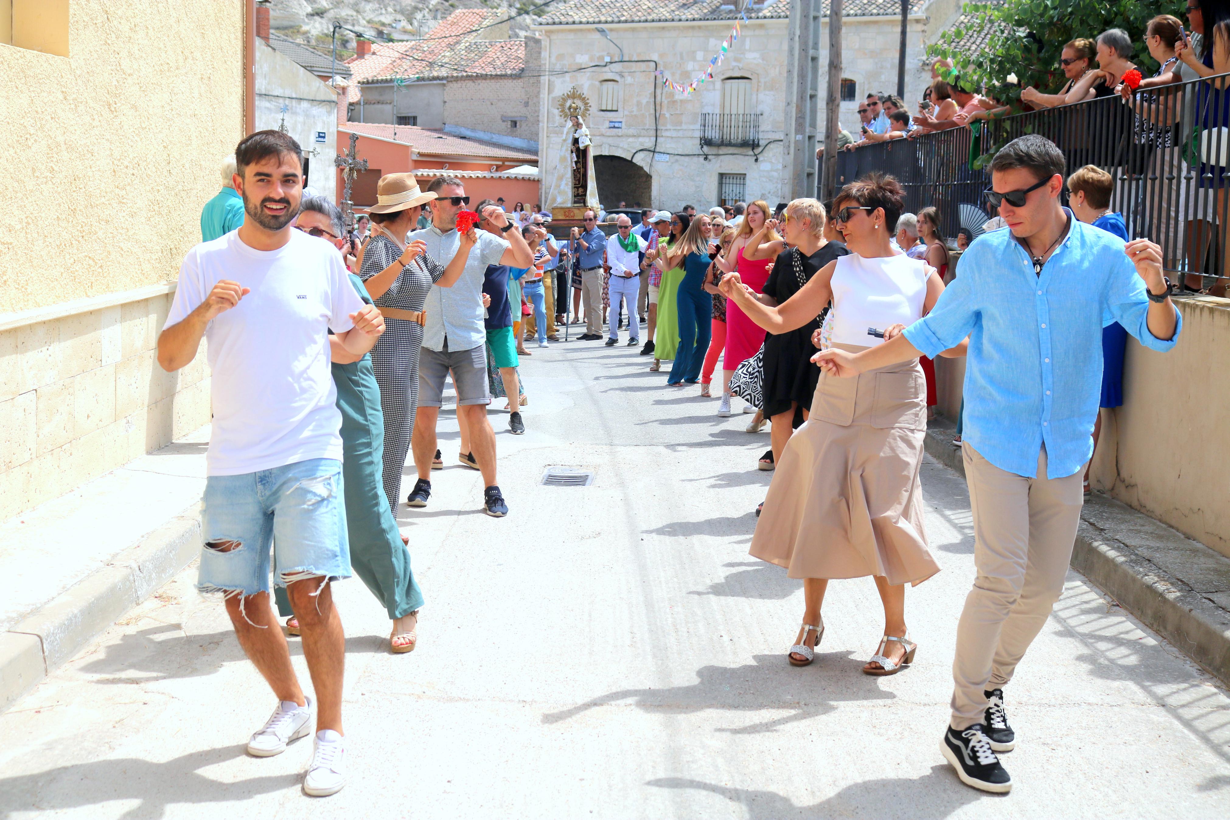 Cevico Navero se rinde a la Virgen del Carmen