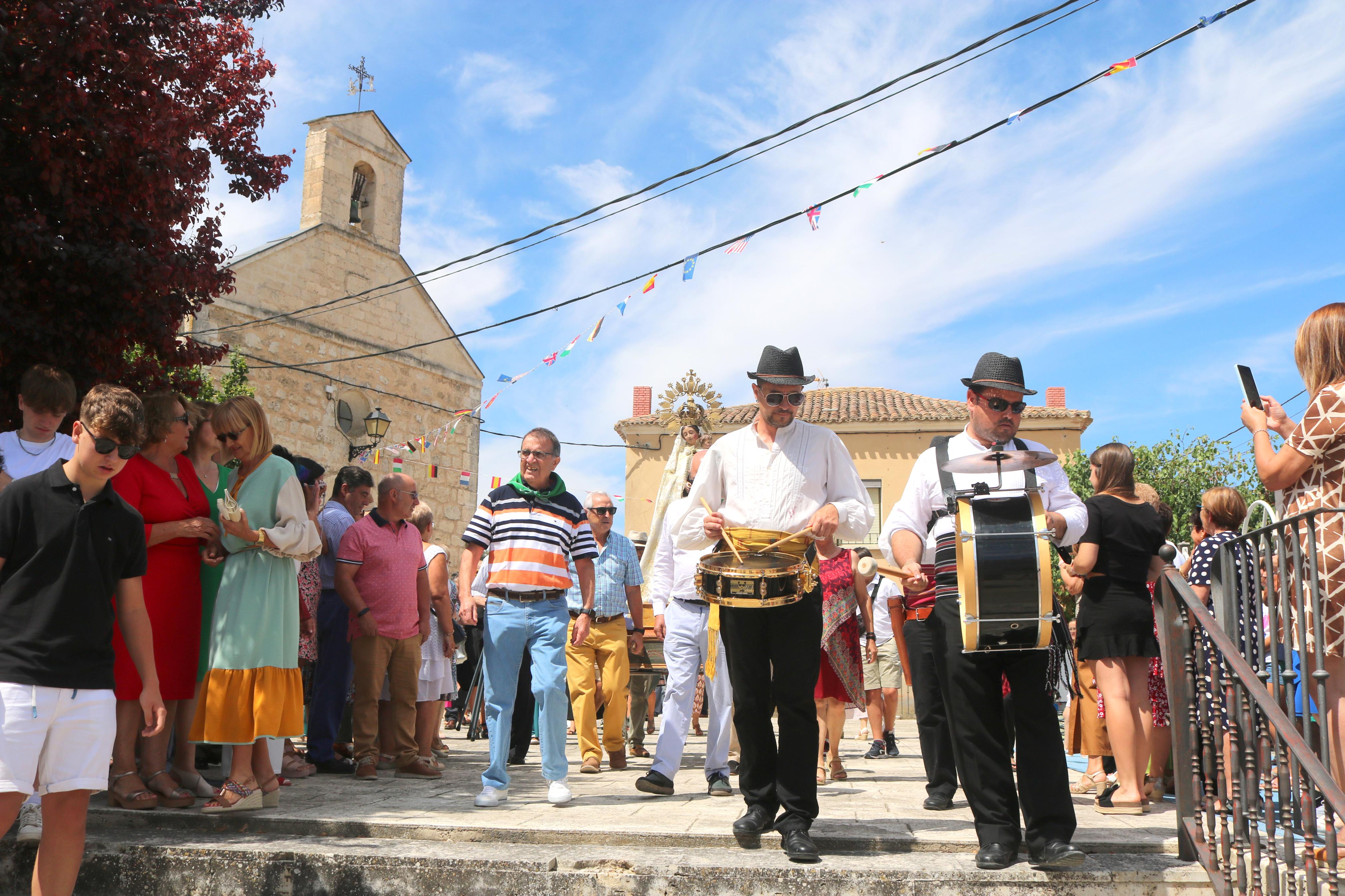 Cevico Navero se rinde a la Virgen del Carmen