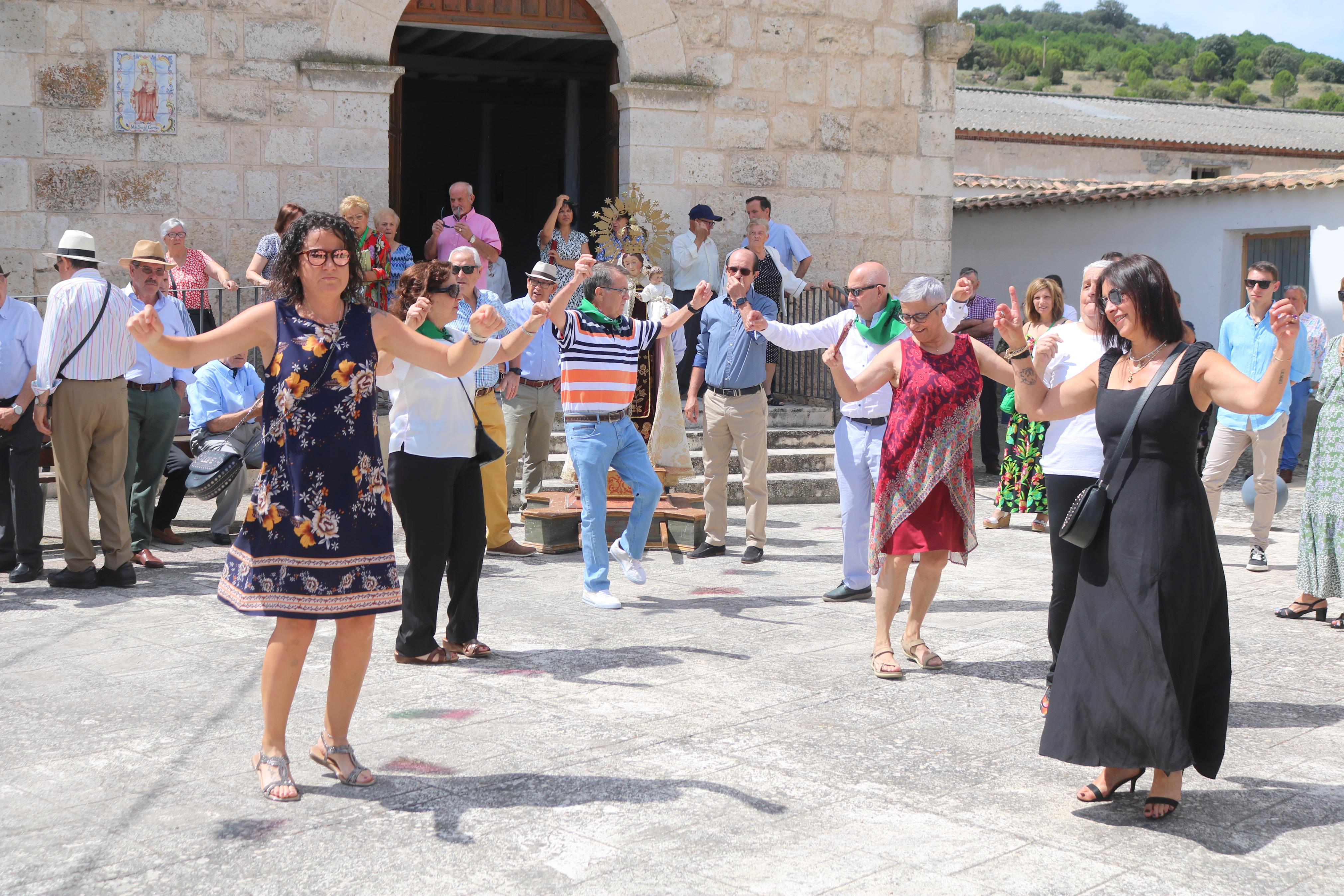 Cevico Navero se rinde a la Virgen del Carmen