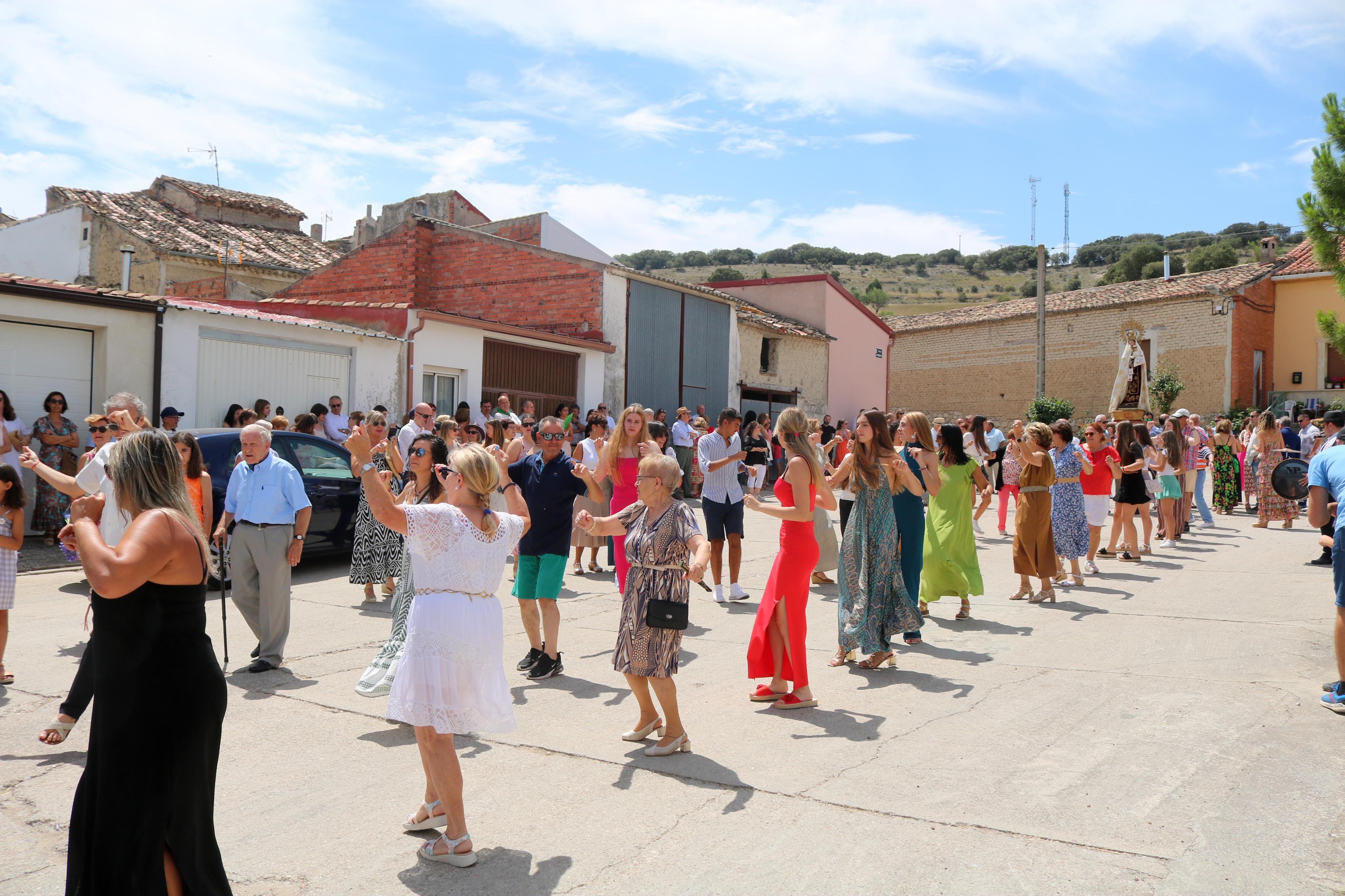 Cevico Navero se rinde a la Virgen del Carmen