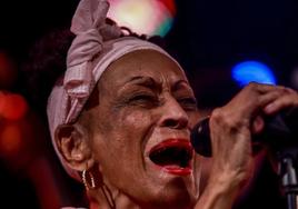 Omara Portuondo, vocalista cubana de 92 años.