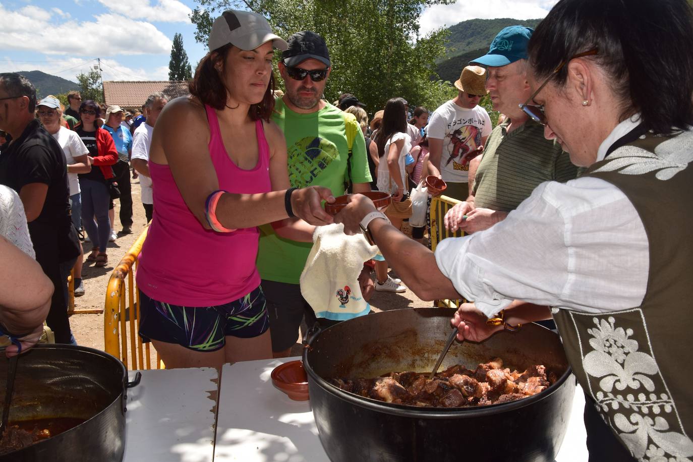 27 calderetas con 480 kilos de carne en Puente Agudín