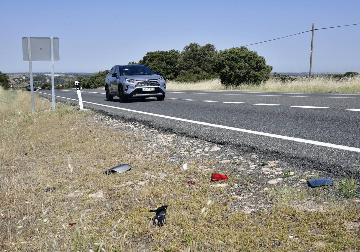 Restos del accidente mortal en el punto kilométrico 78 de la N-VI.