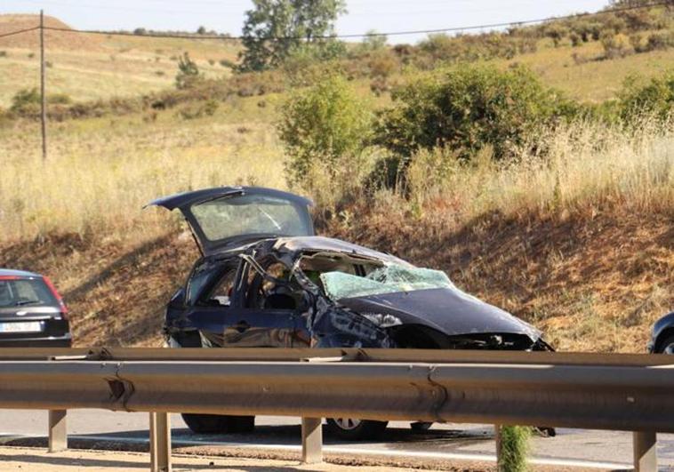 Vehículo siniestrado a la altura de Puente Castro sentido León.