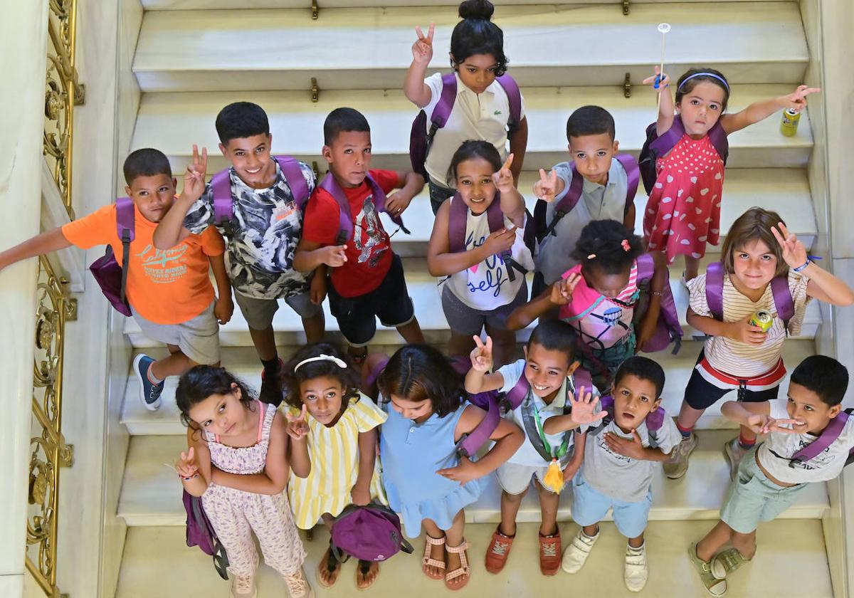 Llegada de los niños saharauis al Ayuntamiento de Valladolid.