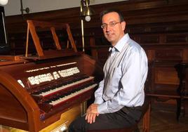 El organista Raúl del Toro.