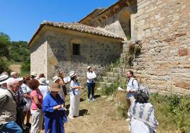 Asistentes a un taller didáctico en Barrio de Santa María en Becerril del Carpio (Palencia).