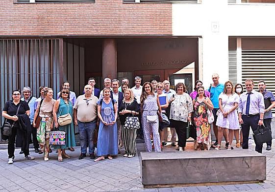 Decenas de abogados se reúnen en el Colegio de Abogados de Valladolid.
