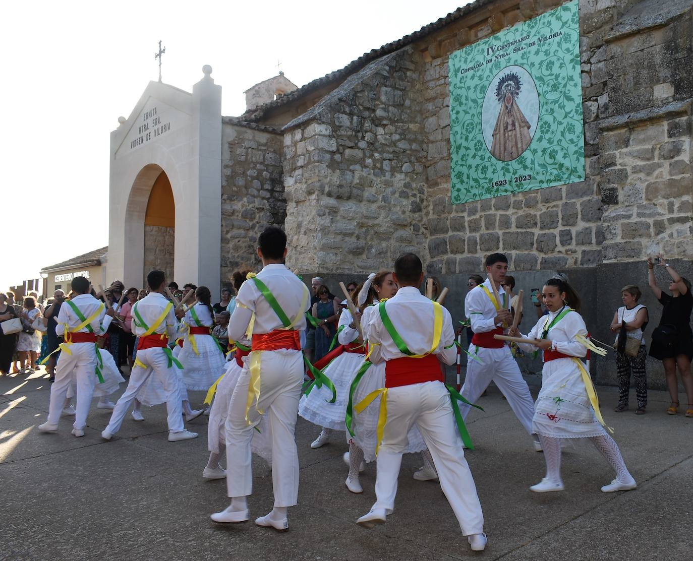 Danzantes de Cigales mostrando lo mejor de su repertorio
