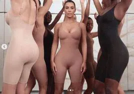 Kim Karsashian en la presentación de su línea de fajas.