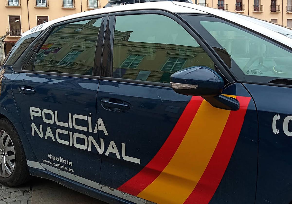 Simulan ser responsables de un club futbolístico para estafar a un representante