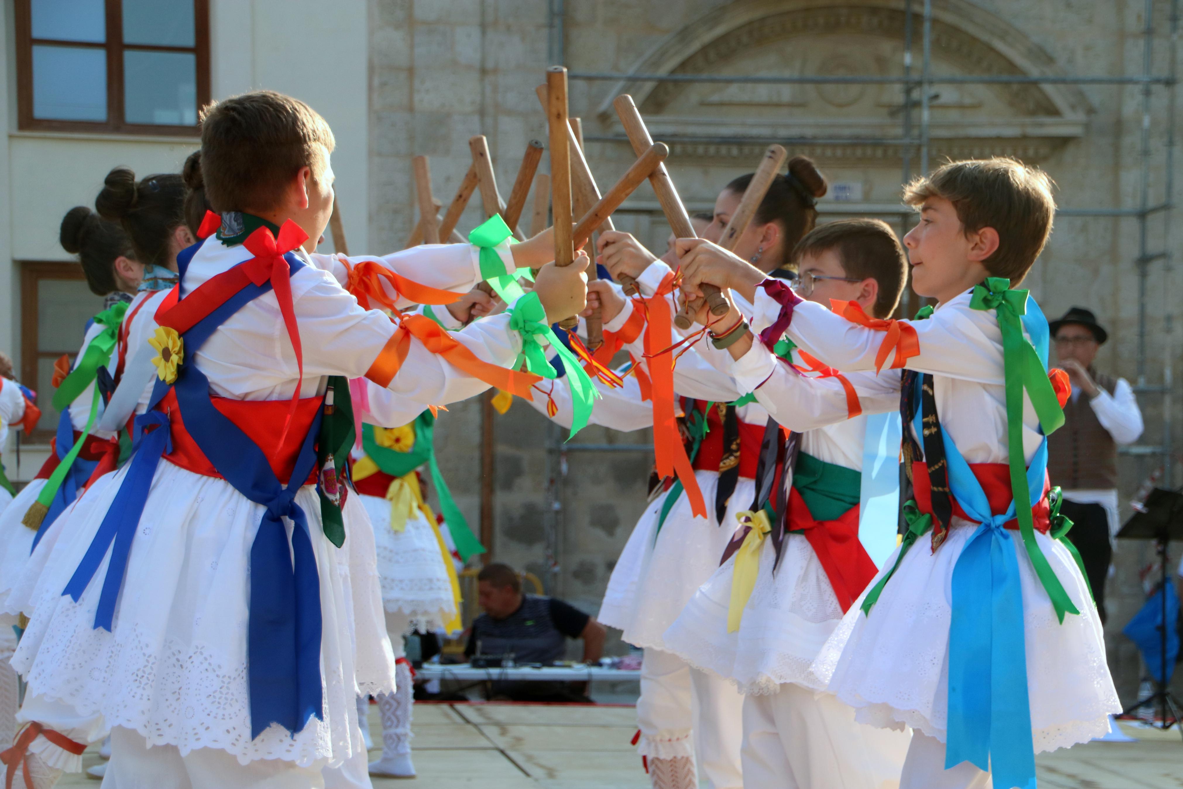 Cita con la Danza y el Paloteo en Ampudia