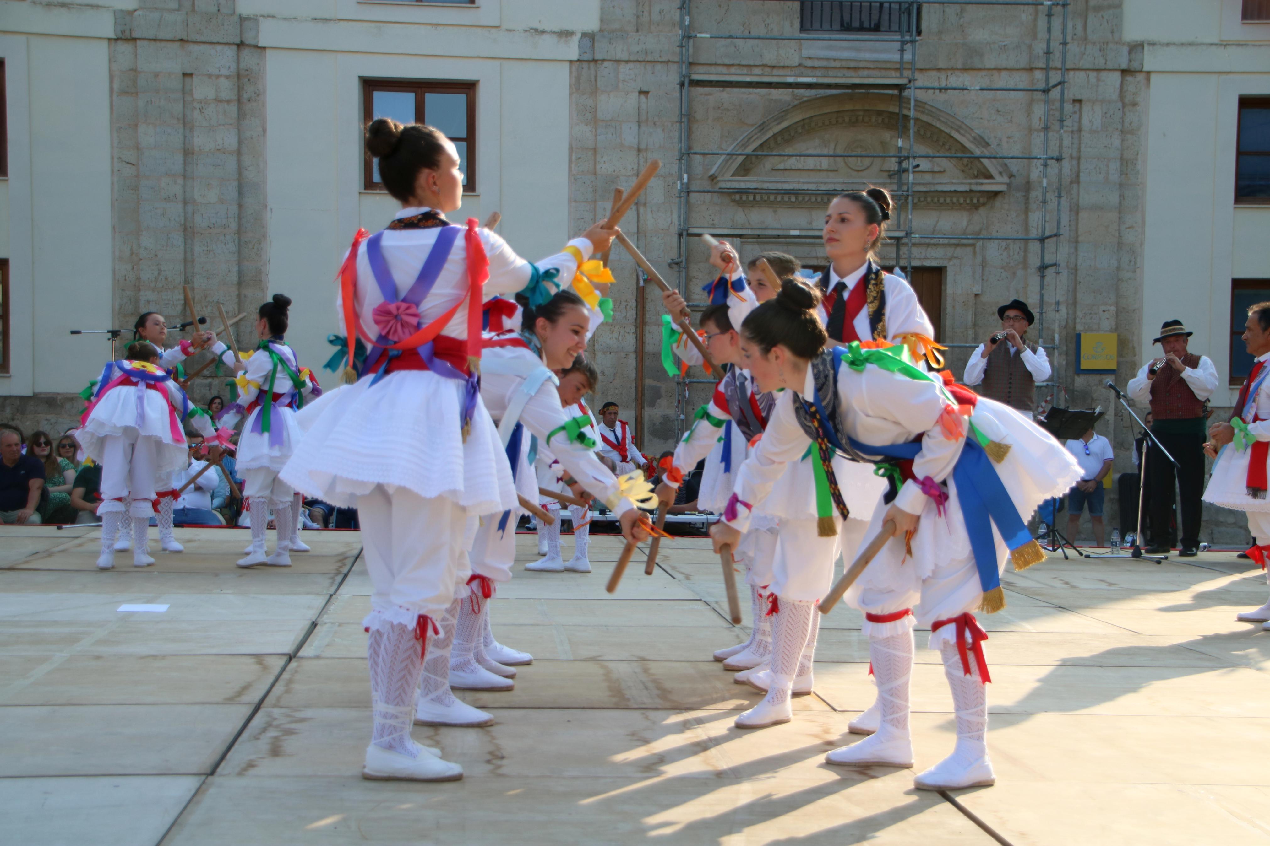 Cita con la Danza y el Paloteo en Ampudia