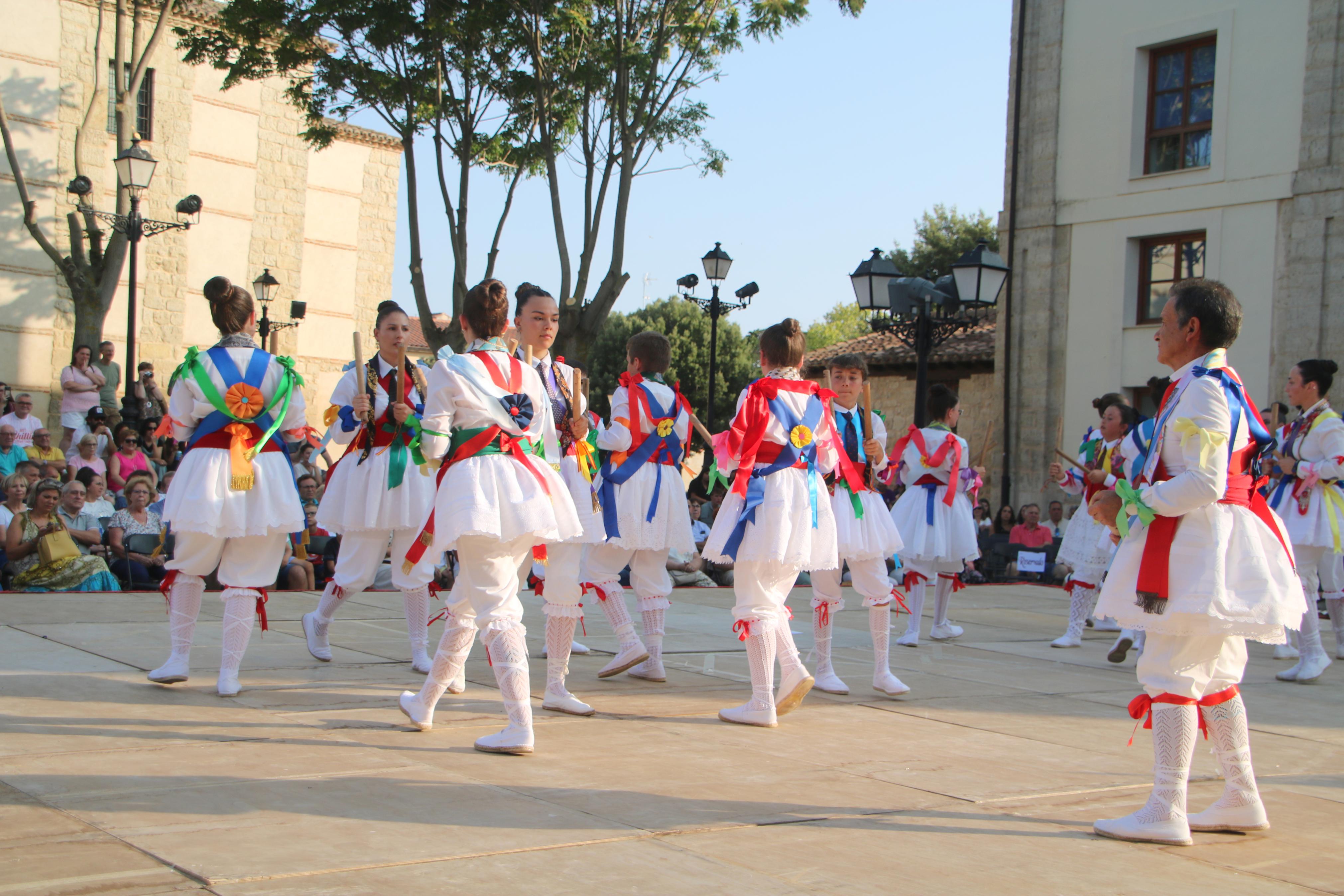 Cita con la Danza y el Paloteo en Ampudia