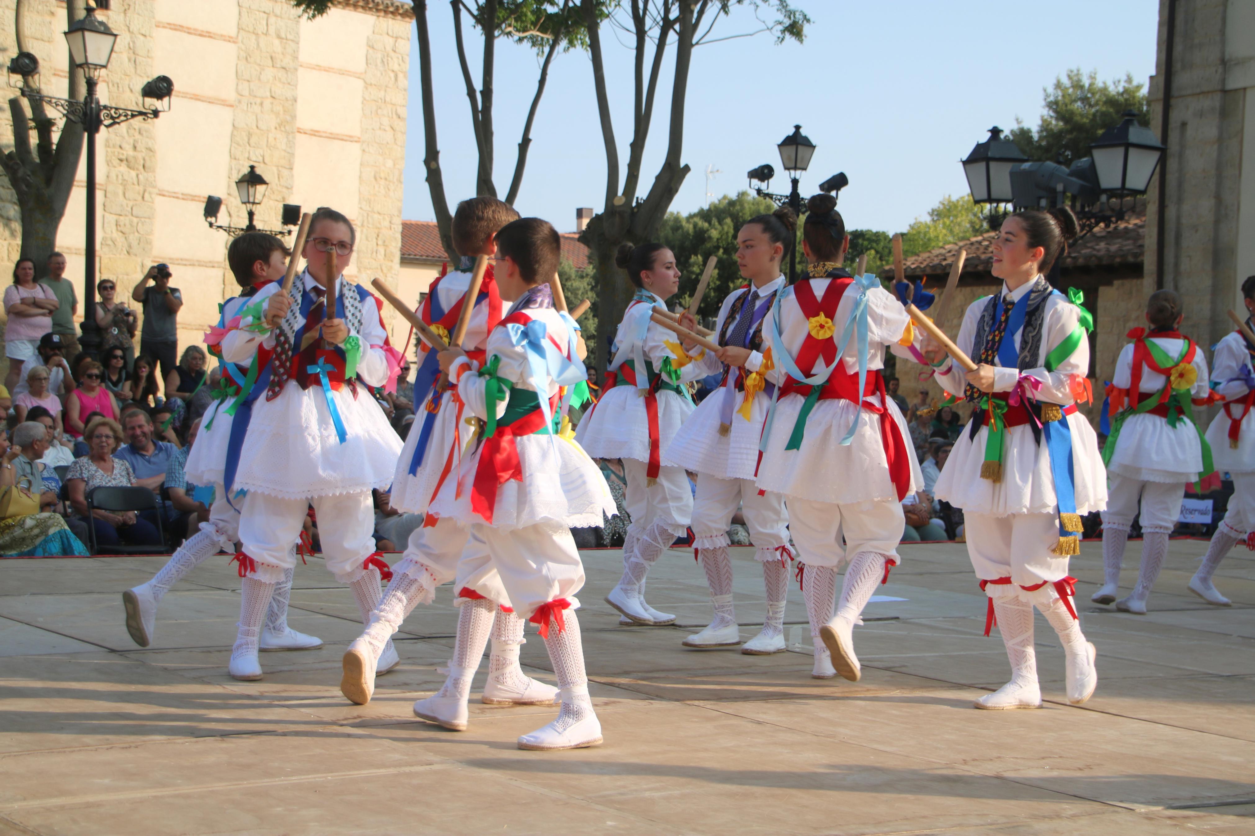 Cita con la Danza y el Paloteo en Ampudia