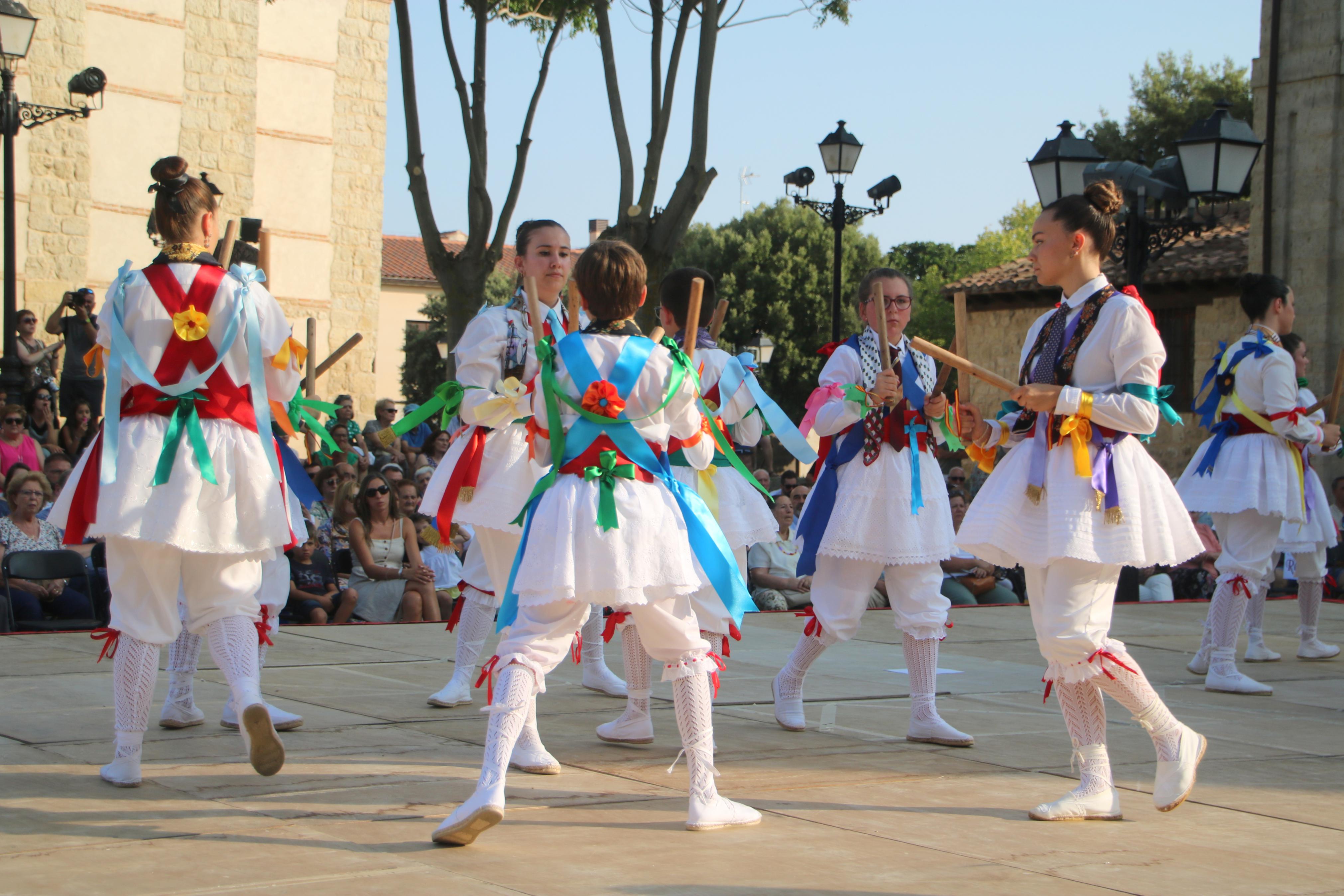 Cita con la Danza y el Paloteo en Ampudia