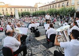 Concierto de 'La cacería' en la Plaza Mayor, este martes.