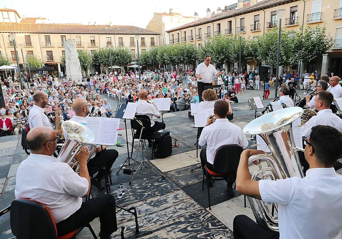 Concierto de 'La cacería' en la Plaza Mayor, este martes.