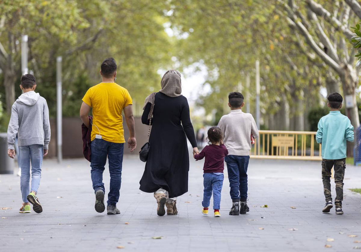 Una familia de refugiados afganos acogidos en Valladolid.