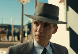 Cillian Murphy encarna a Oppenheimer.