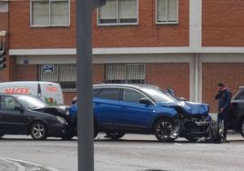 Colisión múltiple en el cruce de la avenida de Zamora con la calle Vázquez de Menchaca, en el polígono de Argales.