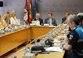 Luis Miguel González Gago preside la reunión del Consejo de Cooperación Local.