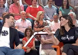 Fabiola Martínez y Juan Dávila tonteando en el programa 'Y ahora Sonsoles'.