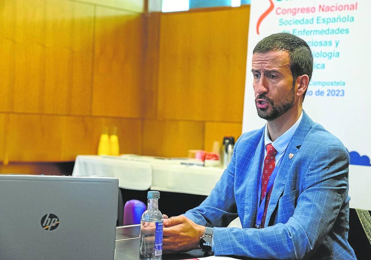 Javier Membrillo, portavoz de la Sociedad Española de Enfermedades Infecciosas y Microbiología.