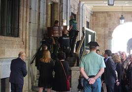 El ferétreo de Encarnación Pérez en la Subdelegación del Gobierno de Salamanca.