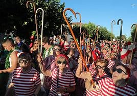 La localidad palentina de Dueñas celebró este sábado su Carnaval de verano