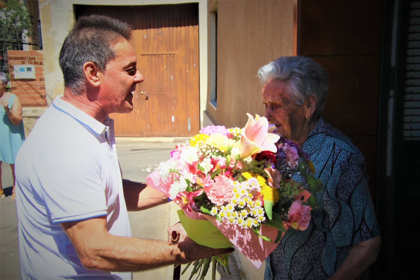 Fiesta sorpresa en Villafrechós para celebrar los 100 años de Eladia Ares