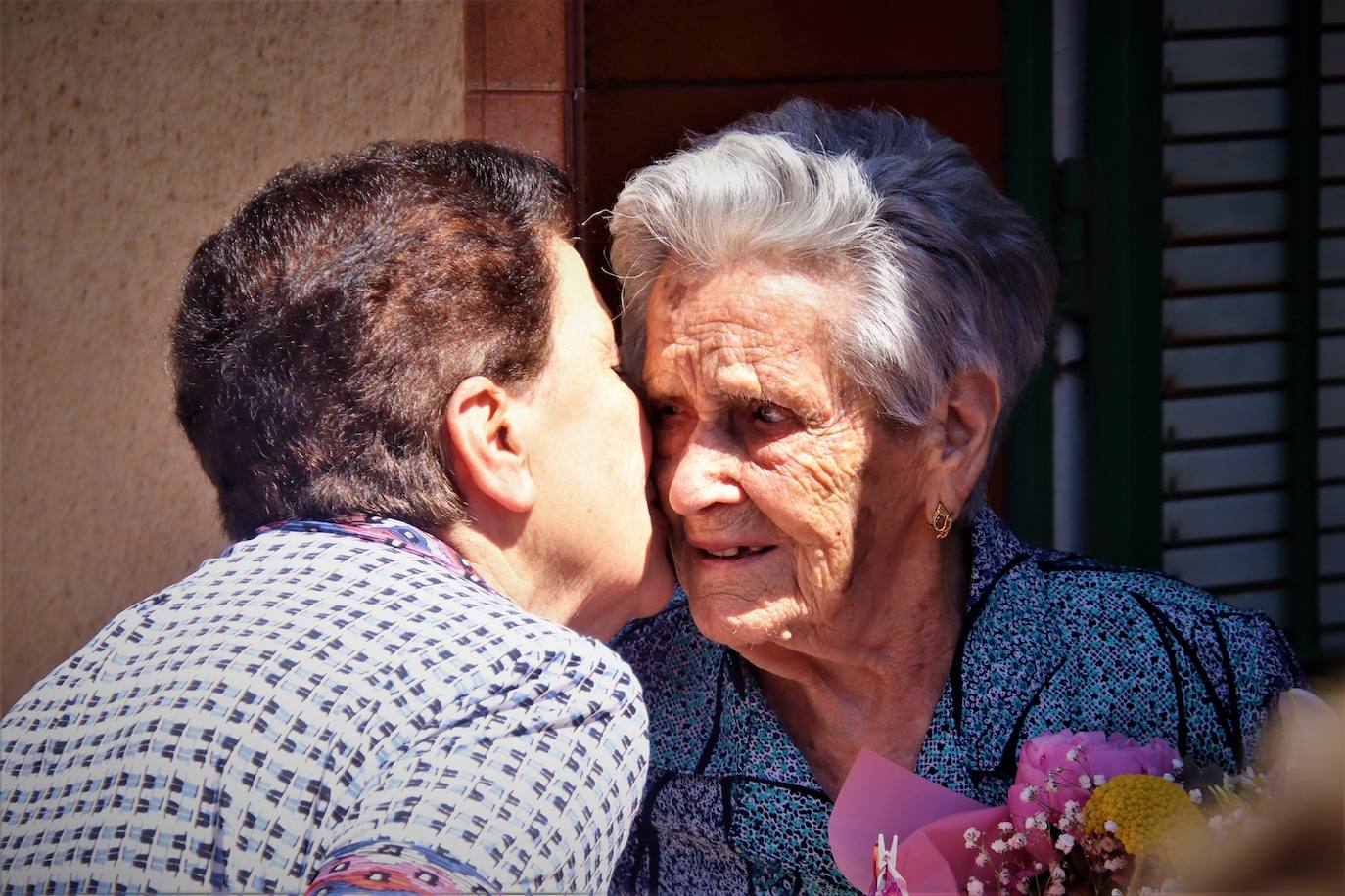 Fiesta sorpresa en Villafrechós para celebrar los 100 años de Eladia Ares