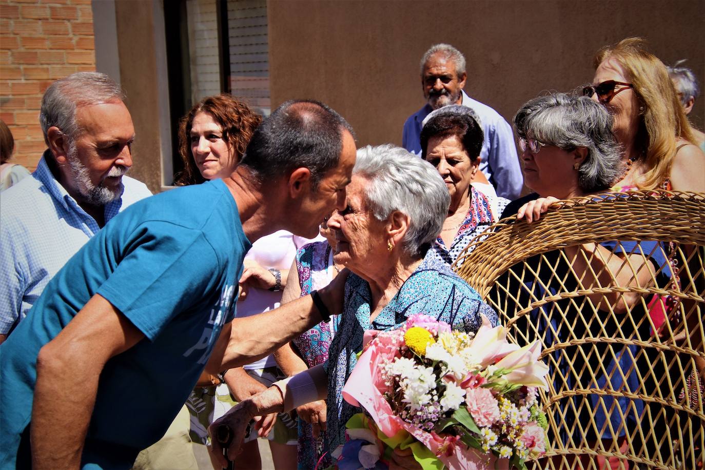 Fiesta sorpresa en Villafrechós para celebrar los 100 años de Eladia Ares