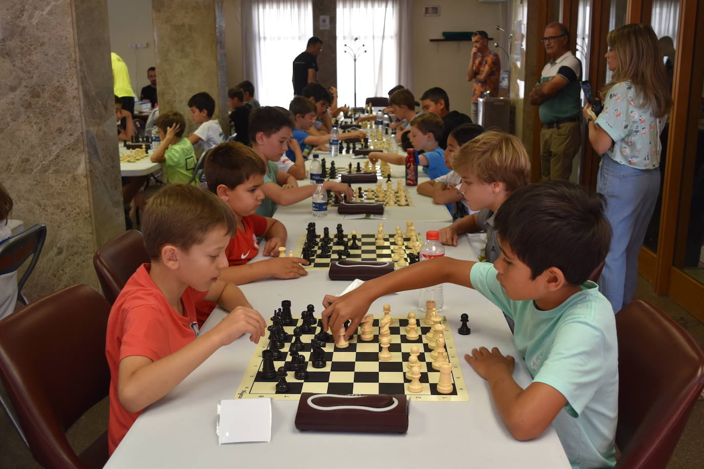 Éxito de la Feria de Artesanía y Productos de la Montaña Palentina en Cervera