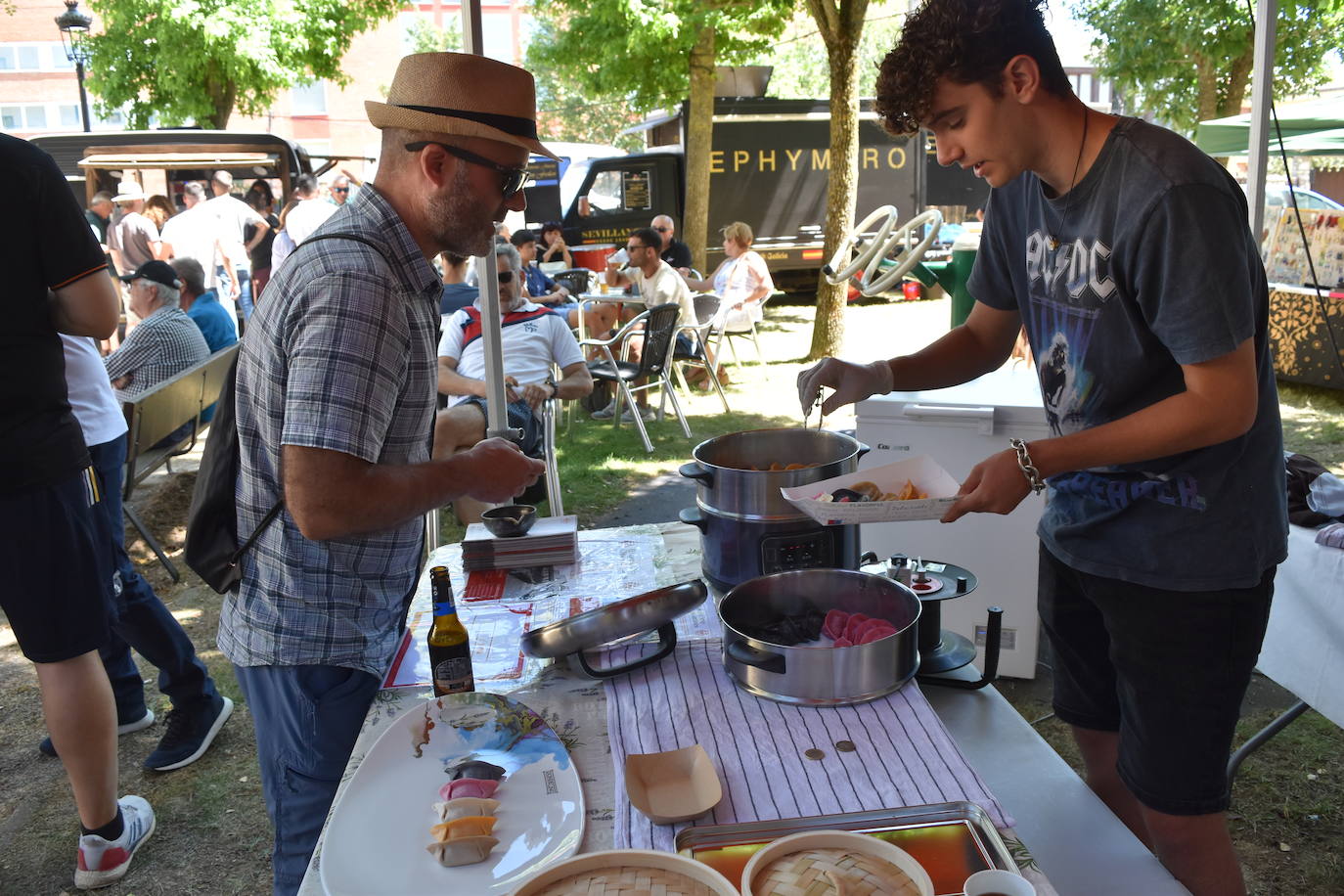 Éxito de la Feria de Artesanía y Productos de la Montaña Palentina en Cervera