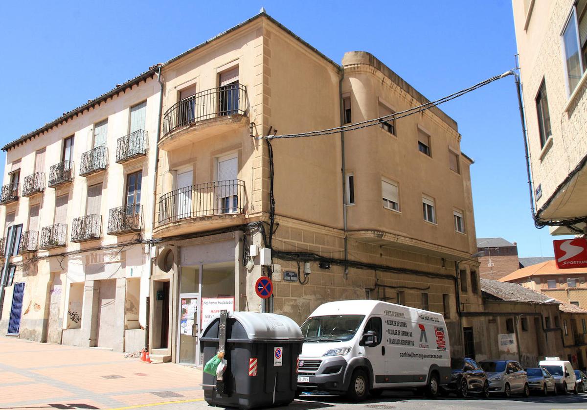 Edificio en la esquina de Antonio Machado y José Zorrilla, objeto de la expropiación.